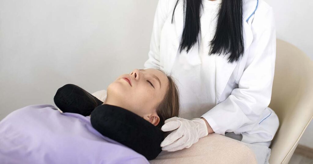 Por que tenho acne aos 30 anos? 6 causas principais